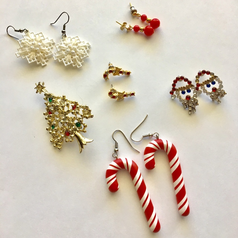 Bundle Of Holiday Earrings & Christmas 🎄 Pin